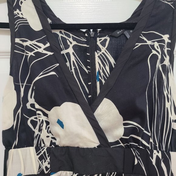 EUC Designer Marc Jacobs Sleeveless V Neck Black Off-White Blouse - Picture 2 of 4